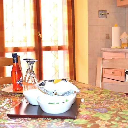 Apartment Dreams Rom