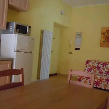 Apartment Dreams Rom